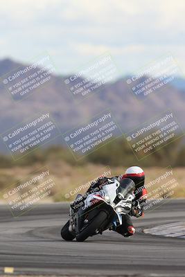 media/Nov-16-2025-Race Pace (Sun) [[8c5fa54630]]/Non Verified Riders (1st 20 Minutes)/5-Turn 15 (110pm)/